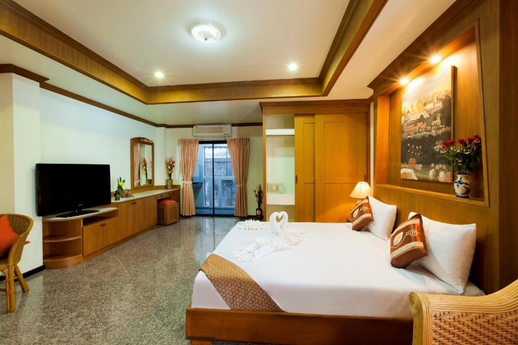 Royal Prince Residence Patong Room photo